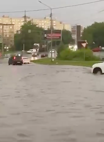 Фото Мощный ураган обрушился на Новосибирск. ОНЛАЙН 6 - Сиб.ФМ Фото Мощный ураган обрушился на Новосибирск. ОНЛАЙН 6